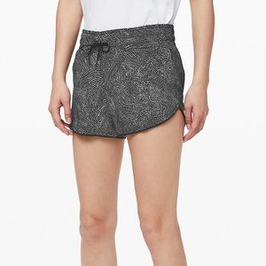 “Choose a Side Short Reversible 3”’